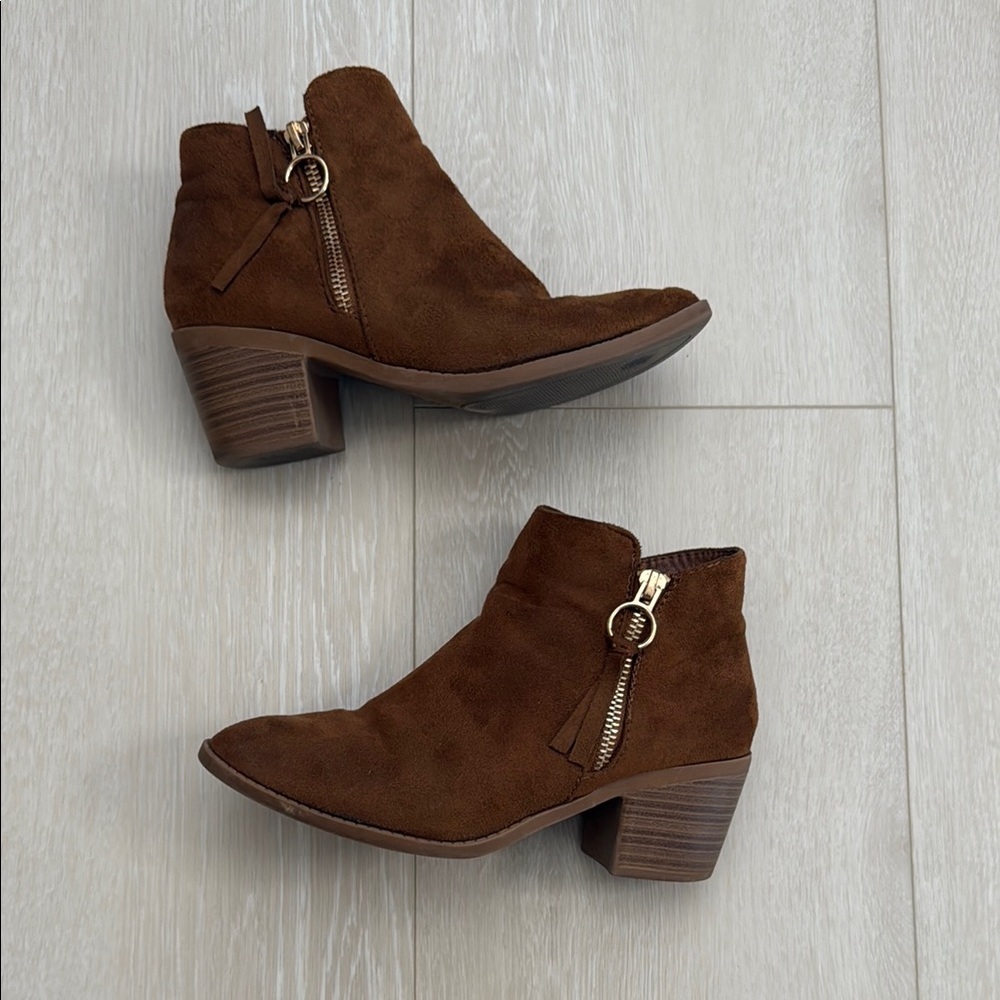 3/$10 TOP Moda Brown Ankle Booties with Suede Finish and Side Zipper
